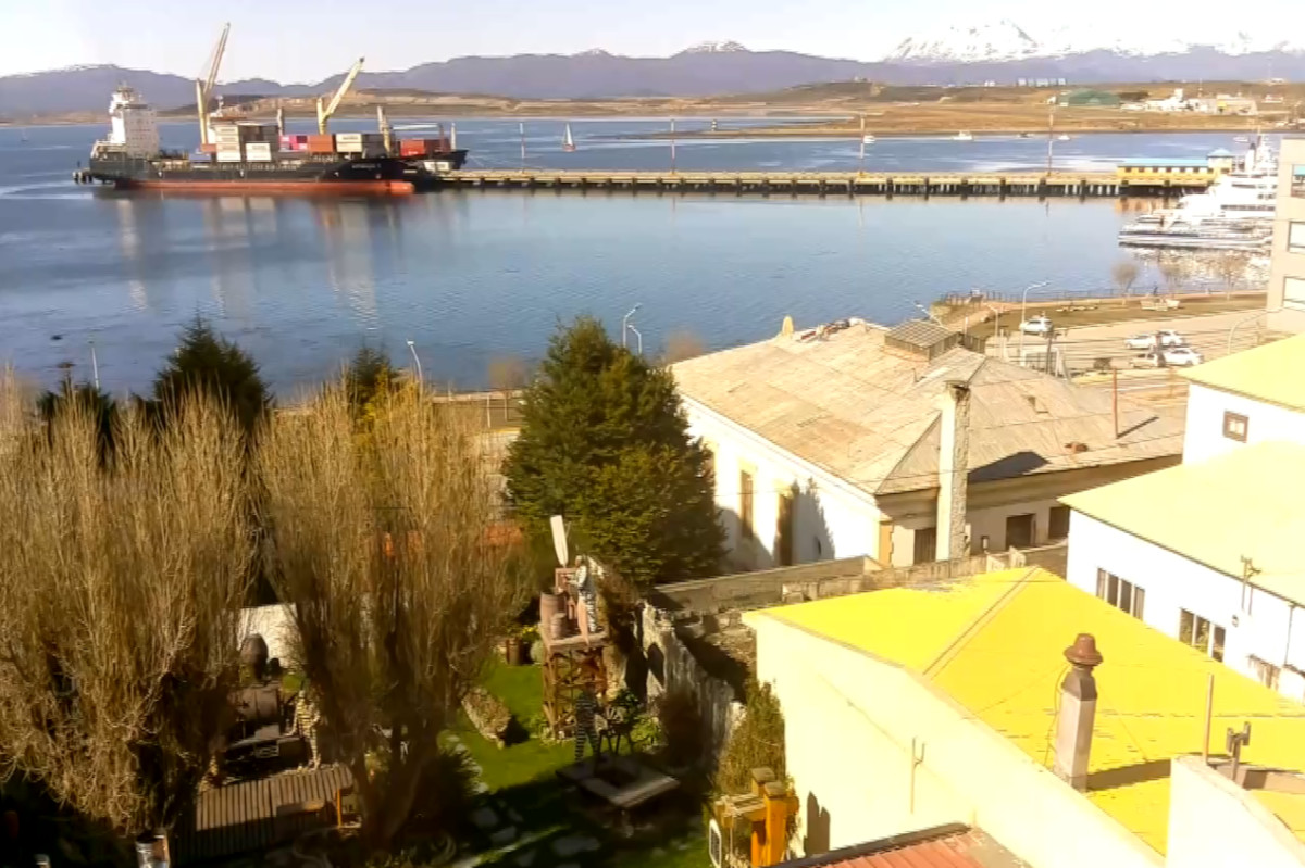 Picture from Seaport online camera in Ushuaia, Argentina shows Boat, Coast, Mounts, Port, Sea, Seaport, Ship
