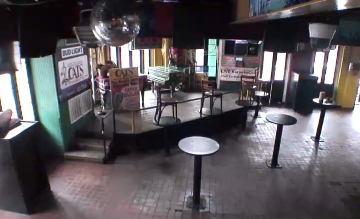 Picture from The World Famous Cats Meow karaoke bar New Orleans online camera in ,
