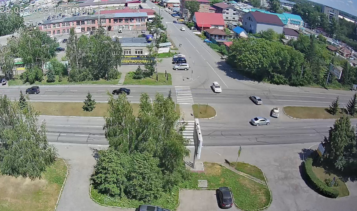 Intersection of Kommunarsky Avenue and Sennaya Street, Biysk