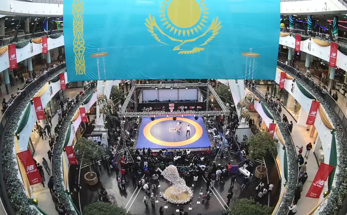 Inside the Khan Shatyr﻿, Astana