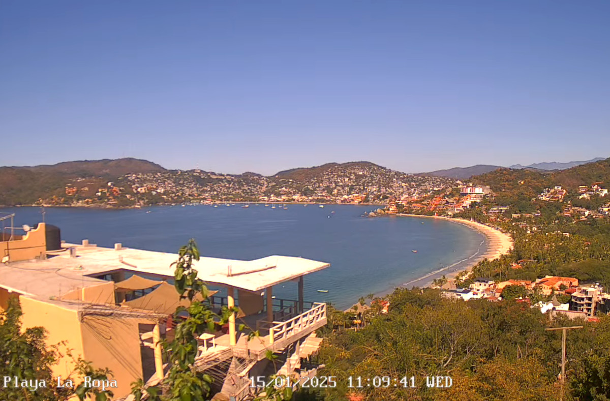 Playa La Ropa Live Webcam, Zihuatanejo