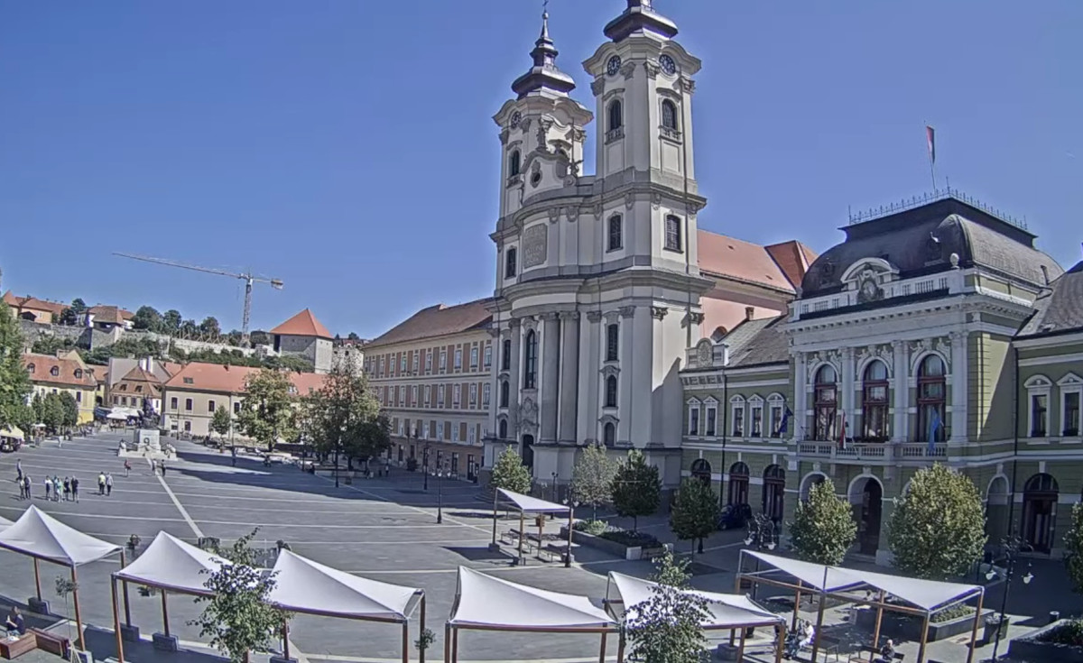 Dobo Square, Eger